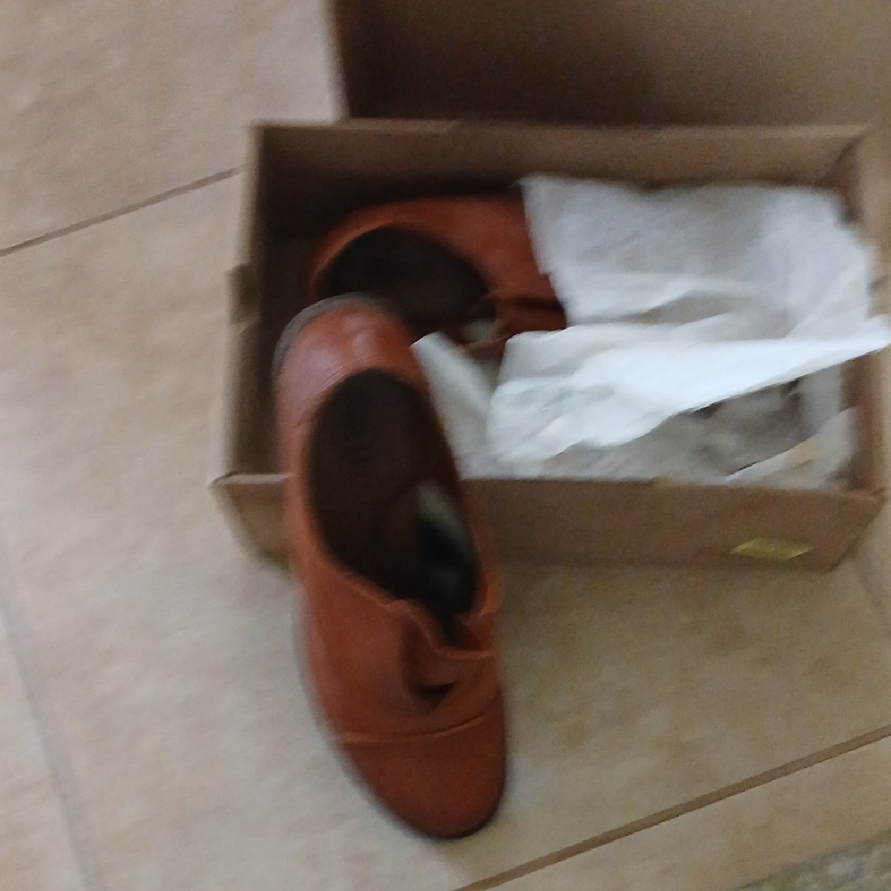 Born Women's Flats in Rich Brown